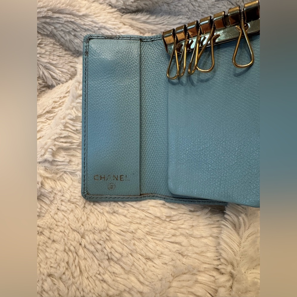 Vintage Chanel Teal Caviar Leather 6-Key Holder & Card Wallet - 2003, Rare Color - Picture 7 of 15